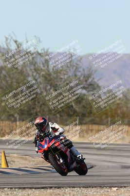 media/Dec-01-2025-Moto Forza (Mon) [[2daa91e15f]]/3-Beginner Group/Session 3 (Turn 3)/